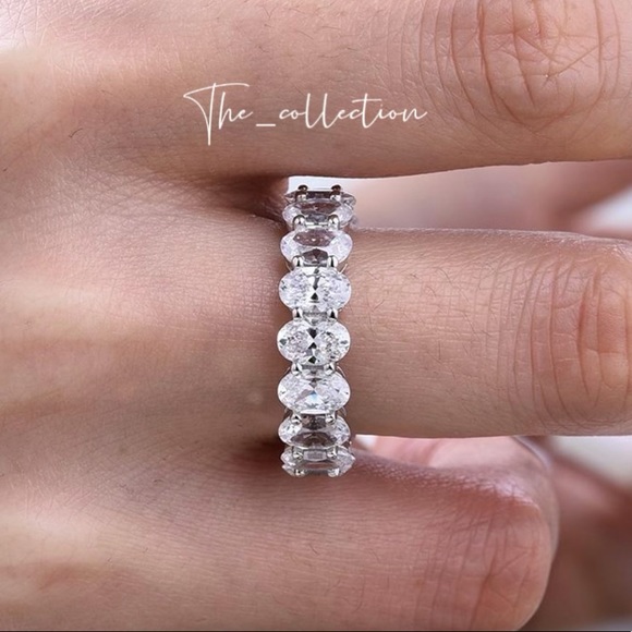 ETERNITY OVAL CUT WEDDING BAND IN STERLING SILVER - Picture 3 of 4